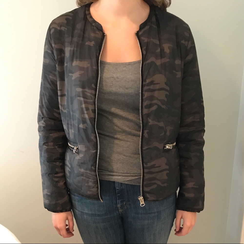 Women's Camouflage Puffer Jacket - Black/Gray